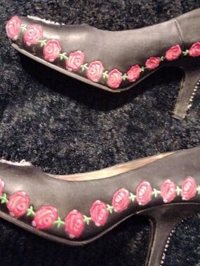 Black Women's Embellished Skull And Roses Heals